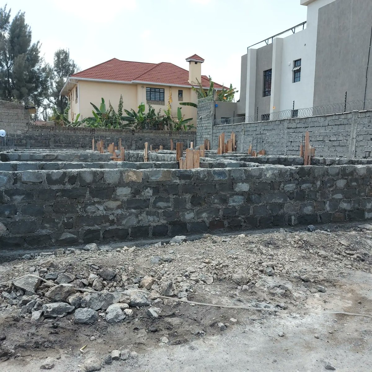 Begres_Kenya's tweet photo. All set for the backfilling of the foundation with hard-core.
Progress is good.
#comstruction #constructionproject #constructionindustry #constructionprojectmanagement #engineering #ArchitecturalDesign #structure #projectreview #projectdelivery #realestate #syokimau #begres https://t.co/Kbuu3kYz8h