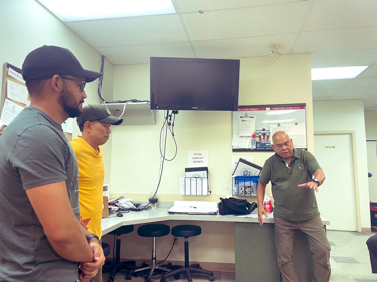 CollingwoodcpcC's tweet photo. @CollingwoodCPC:
Tonight, with eleven
#volunteers signed up for our #TuesdaySession, the topic of ‘Patrol Scenarios’ was well received.
Direct Participation was expected & discussions were conducted after each scenario.
We aim to train them to be able to handle patrol situations. https://t.co/KqW1Qe4yie