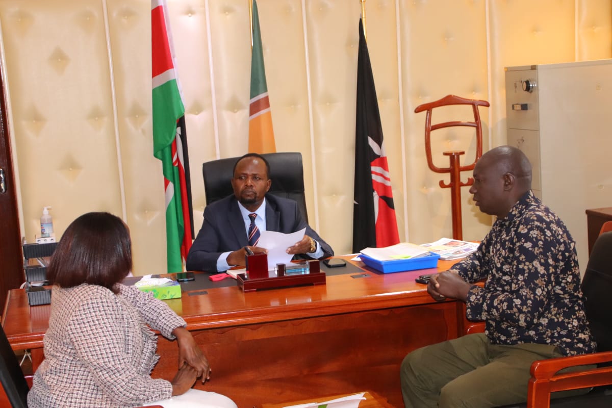 HammerHamm026's tweet photo. Today being on Wednesday I have specially designated it to listen to the problems bedeviling my people of  Transnzoia. It worthy noting that in my office first come first served, no seniority protocol is considered 
Karibuni. https://t.co/Lsvud3Yd4h