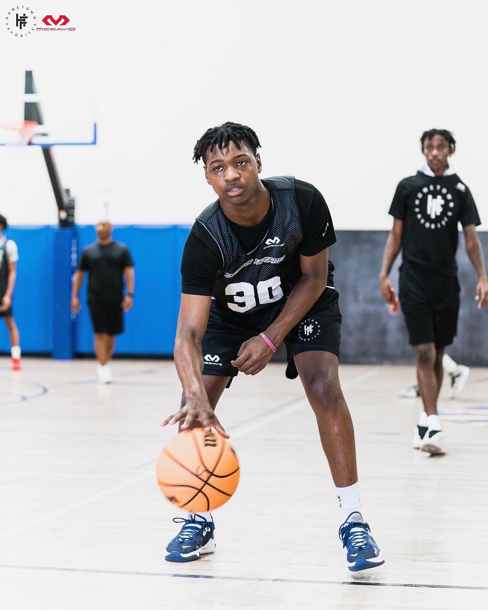 delyle_williams's tweet photo. Thank you @PoohJeter for holding the Home Town Favorites basketball camp. I appreciate the invite. https://t.co/YxO5YyogqI