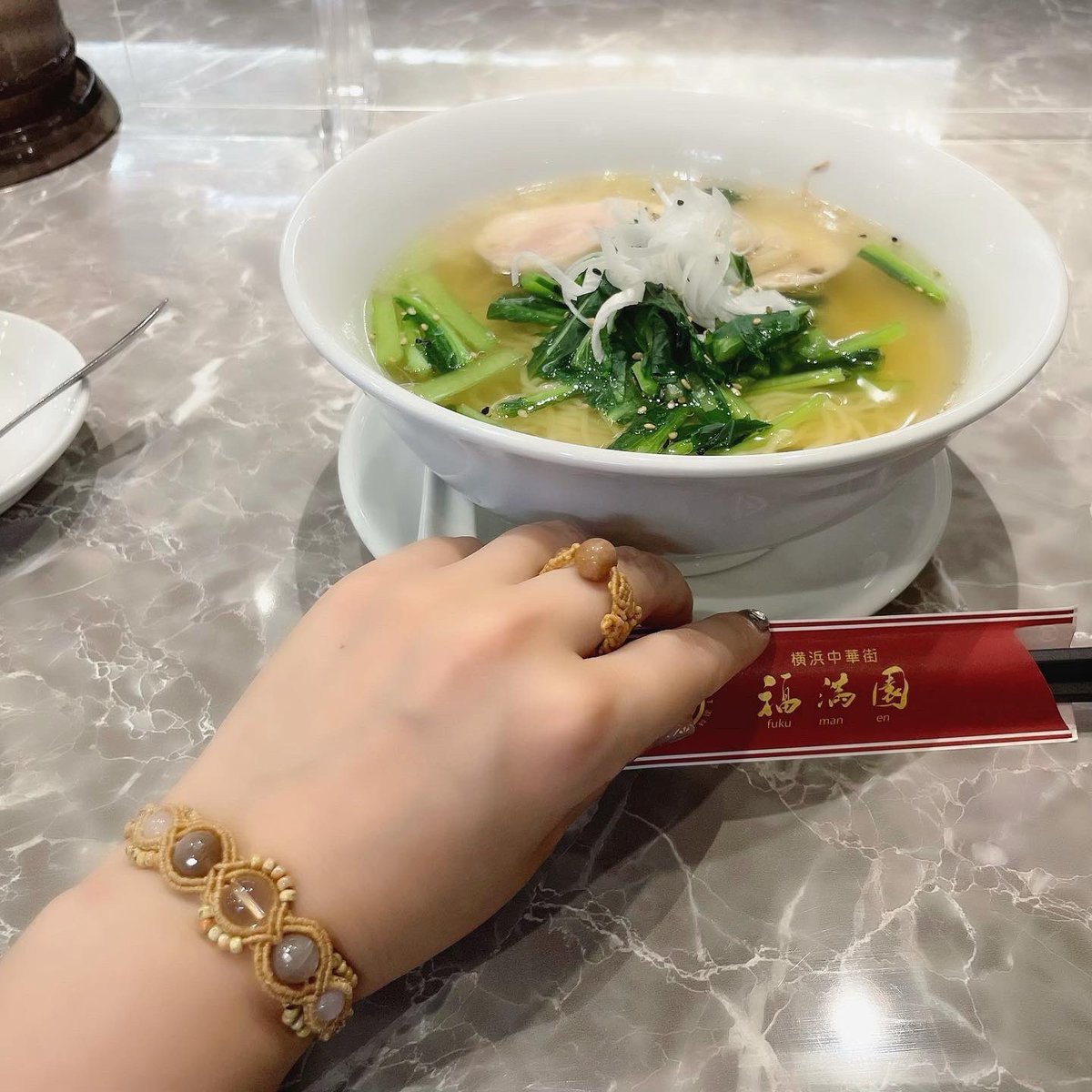 candy_macrame's tweet photo. 横浜中華街福満園のラーメンとマクラメ作品😊
#macrame #macramering #macrameblacelet #マクラメ #マクラメリング #マクラメブレスレット #福満園 #ラーメン https://t.co/AsHU3tvc1y