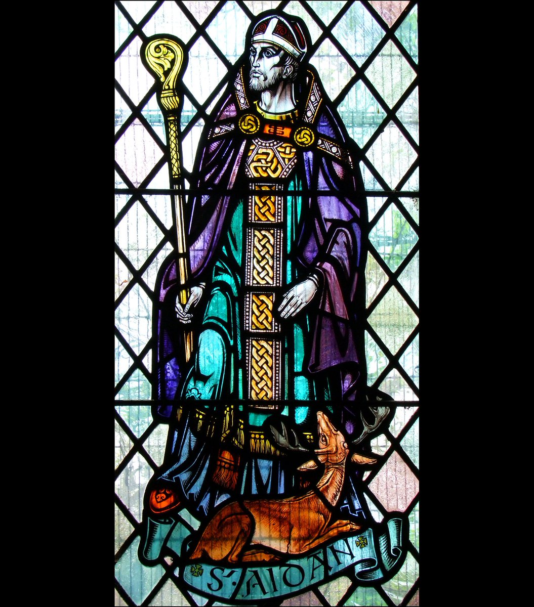 Today's the feast of St Aidan, founder of the monastic community at Lindisfarne and missionary to Northumbria. Here he is in 1960s glass by Rupert Moore at Kirby-le-Soken, Essex and King & Son at St Mark, Norwich.

Kirby: simonknott.co.uk/essexchurches/…
St Mark: norfolkchurches.co.uk/norwichmarklak…