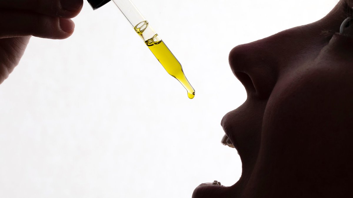 CBDsativa's tweet photo. How to take CBD Oil?

Holding CBD oil drops under your tongue for at least 60 seconds before swallowing allows it to bypass digestion and become rapidly absorbed directly into the bloodstream.

#cbdsativa #drgreenlove #cbd #oil #cannabidiol #amsterdam https://t.co/7u4i839e34