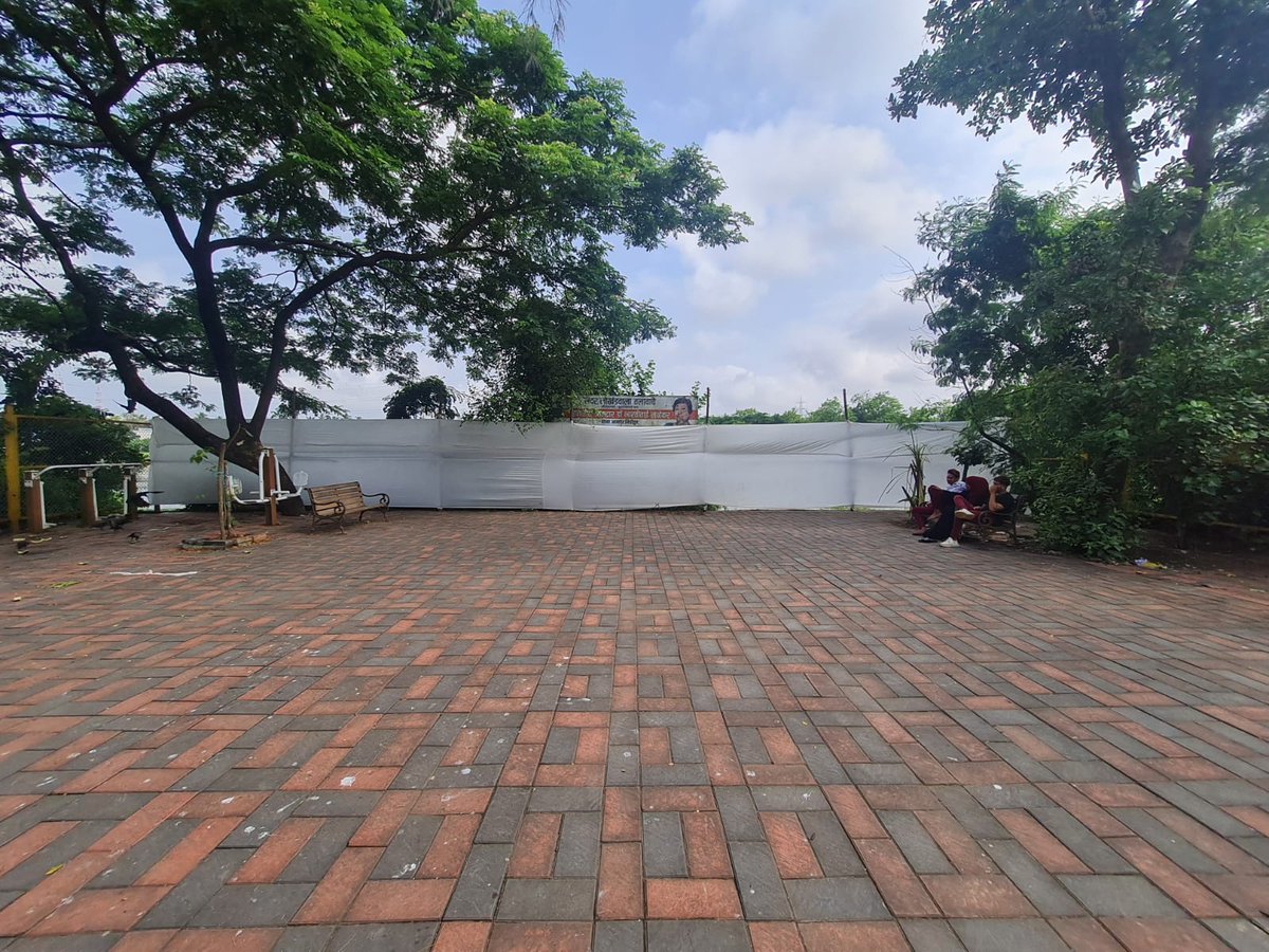 Small Efforts of conservation
LOCA requested
BMC KW Ward AMC
Hon Prithviraj Chavan
2 barricade
Lokhandwala Lake
Home to
130 species of migratory,
local exotic birds
Marine life &amp; sensitive ecology
so that no unsold idol dumping &amp; regular visarjan takes place &amp; damages environment