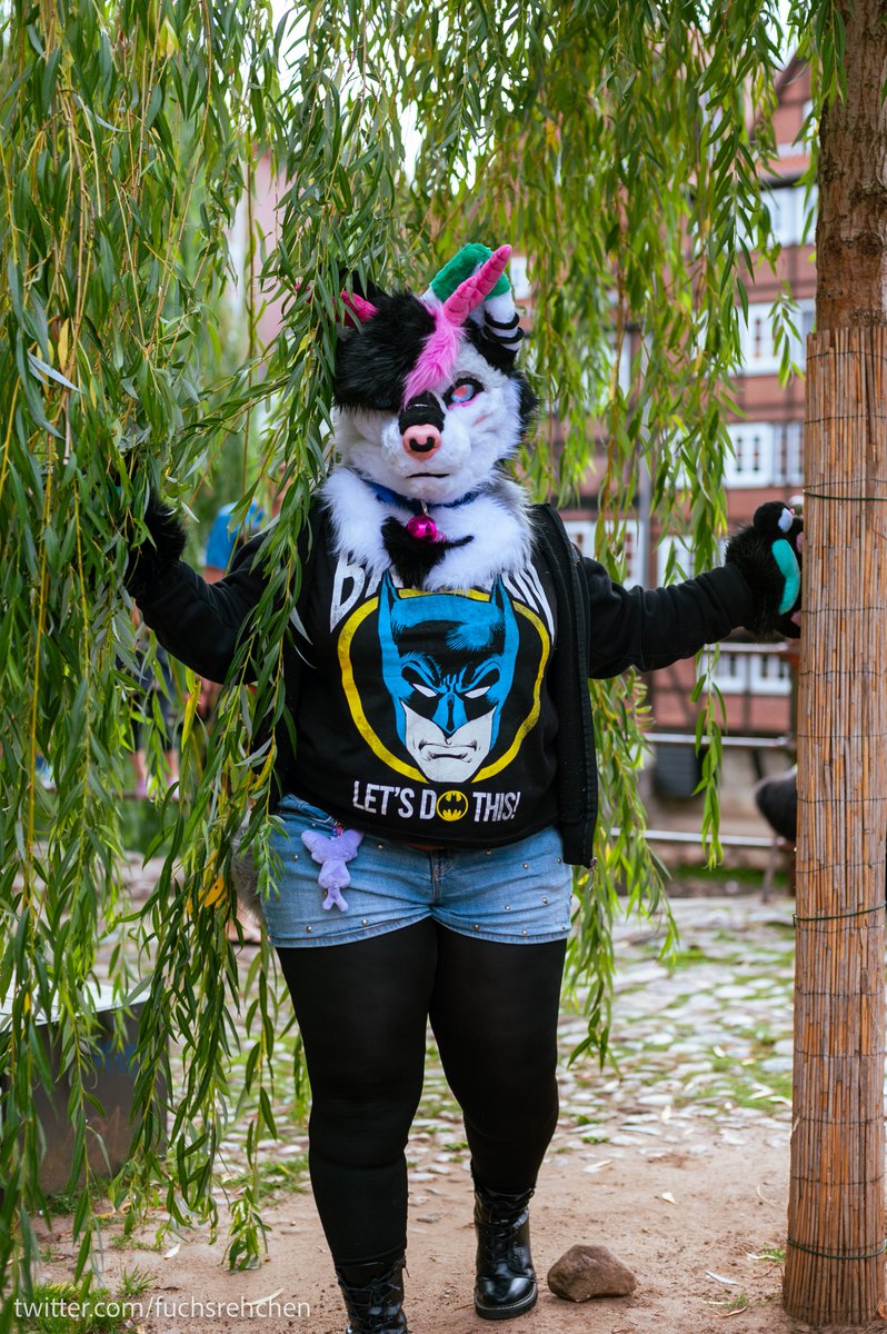 silver_jaybird's tweet photo. This is actually my favourite tree uwu they are kind of rare in my region and such beautiful trees! I love to walk trough their leaves x3

Suit made by me 
Photo by @fuchsrehchen https://t.co/Lf34a02p3K