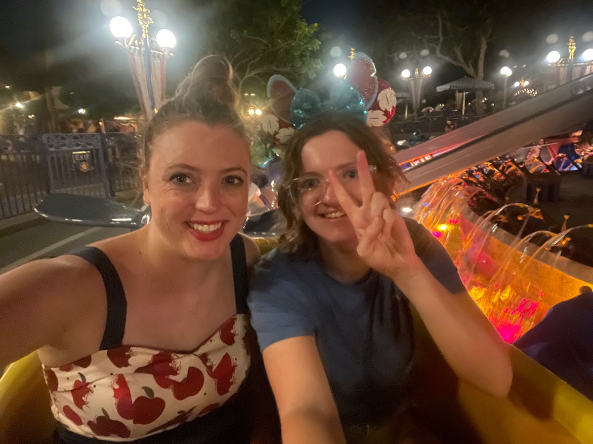 ItsASmallPark's tweet photo. Girls trip! https://t.co/dD68rPtt0P