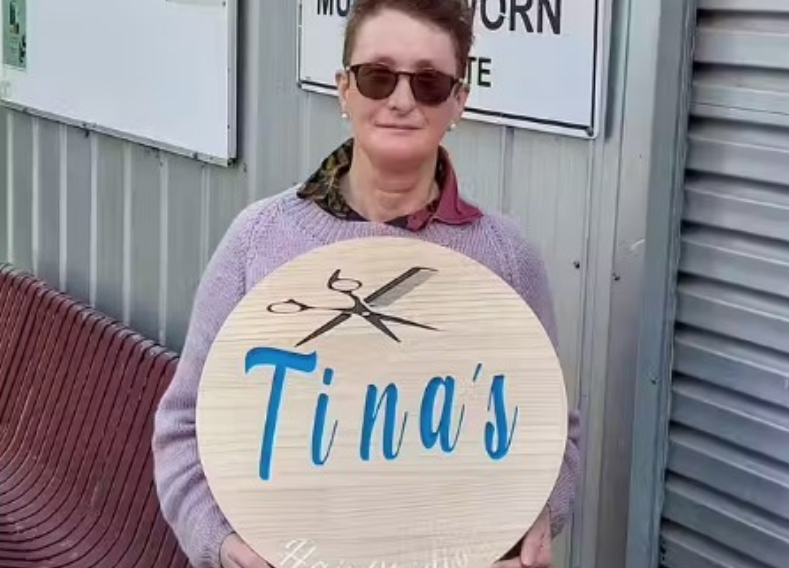 AdultLearningAu's tweet photo. Susan's discovered her passion later in life and now she's a #woodworking whizz! Here she is with a sign she's made for a local business. Susan encourages everyone else to have a go in #ALW2022 and #ConnectWithLearning. More utstanding adult learners at https://t.co/IdIWmXg5Uo https://t.co/7Tx3AKWx4y