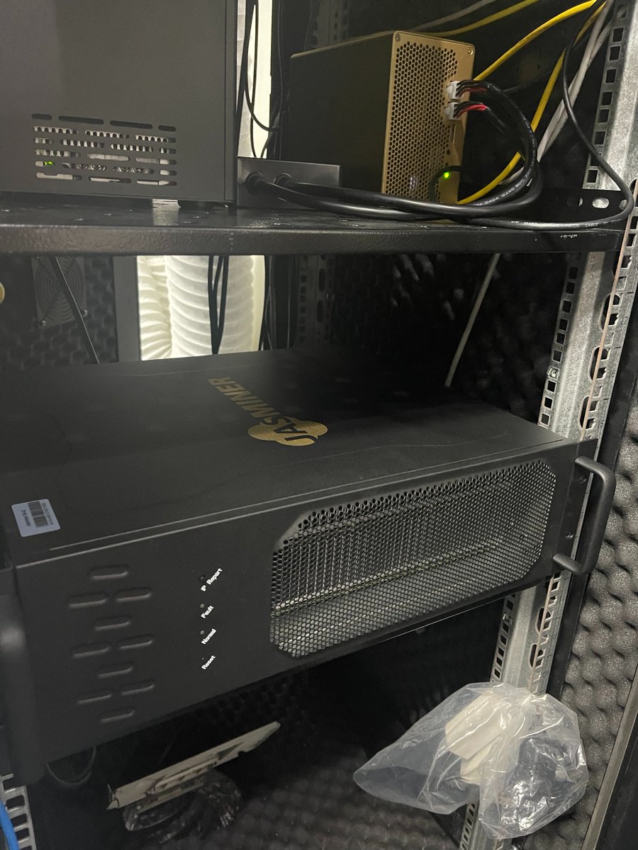 🥳⛏️Insert new babe JASMINER-Q into a 42U cabinet.