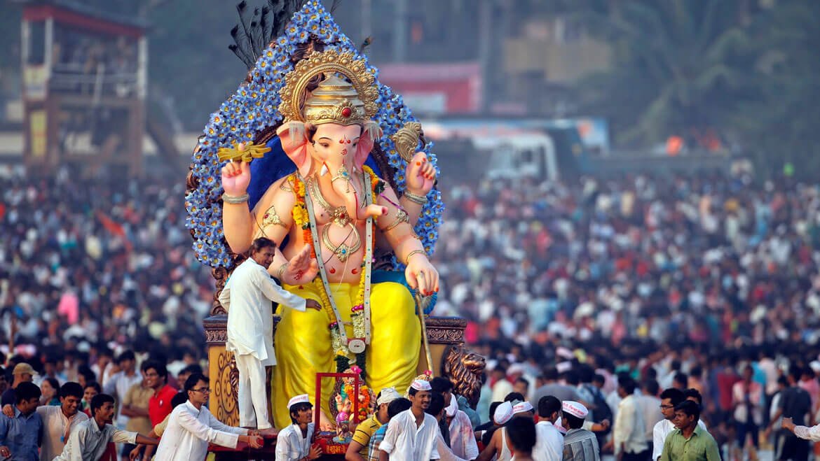 BloggerBunny's tweet photo. A festival that brings a whole new level of energy and happiness. Wishing a happy and cheerful Ganesh Chaturthi to everyone. May this festival bring many more smiles and celebrations #GaneshChaturthi #श्रीगणेश_चतुर्थी https://t.co/P4xTwBaBBl