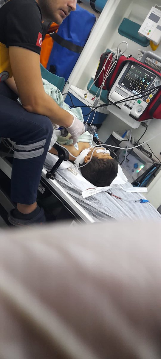 cezmiergl's tweet photo. 📍AĞRİ
Kaza sonucu yaralanan Hasan Çakmak isimli evladımızın uçak ambulansla gece vakti Ankara İbni Sina hastahanesine sevkini gerçekleştiren başta sağlık bakanımız @drfahrettinkoca il bşk. @haliloz04, teşekkür ediyorum.
Rabbim devletimize ve başkanımız @RTErdogan zeval vermesin. https://t.co/1bEa8upZ1F