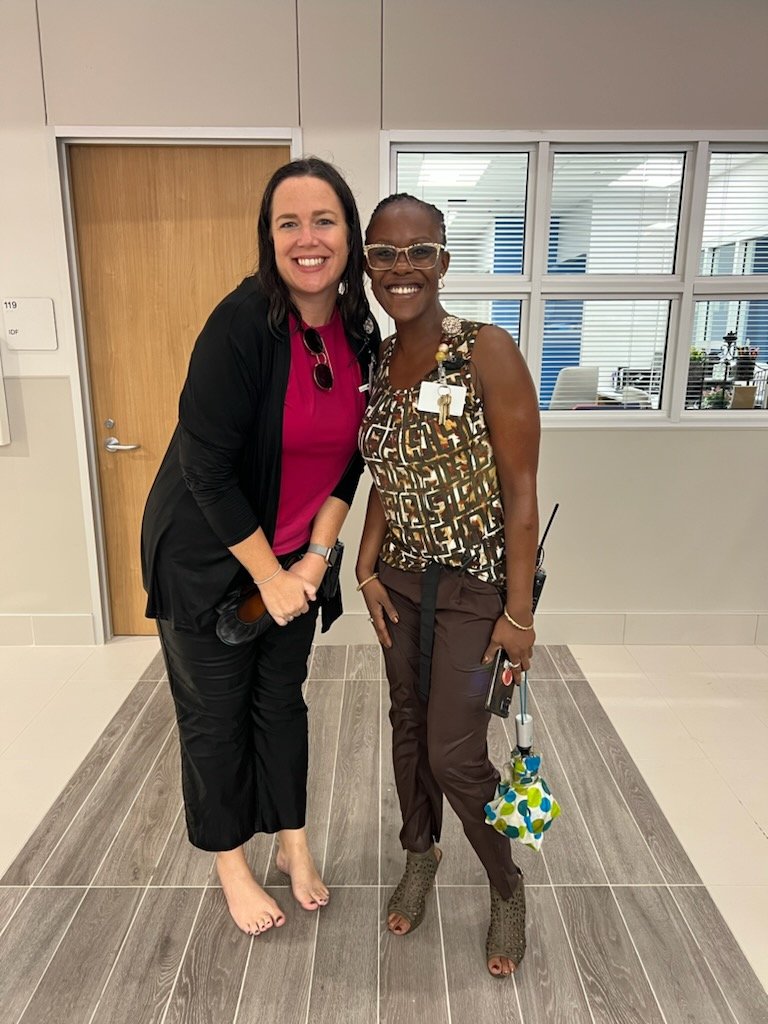 LasheFleming's tweet photo. #LeopardsLEADsTheWay and #RootsForEachOther with a smile🤗🥰 @HooperCounselor....Even after being drenched during car rider duty
#CFISDAndre
#CFISDSpirit https://t.co/QFQ4xumpNp