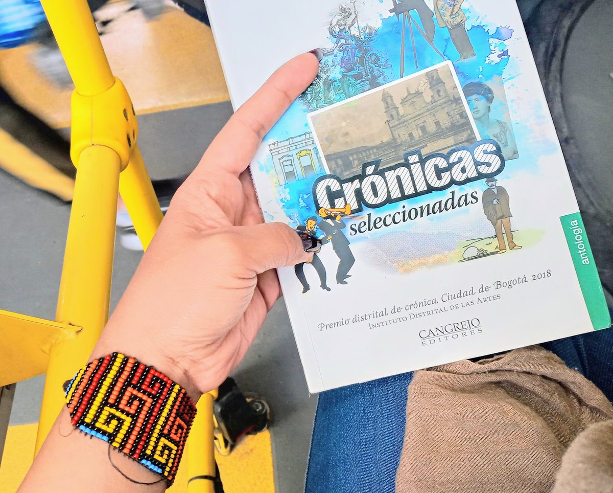 darenacastro's tweet photo. #Recomendado  🤓 Hace un par de días, me leí 5 crónicas ganadoras del 2018; reflejan un gran trabajo de investigación, estética y salen de la forma clásica de hacer escritura. En una de ellas, cuenta cómo cambio nuestra relación con Venezuela. 🥺 #LibrosRecomendados https://t.co/dzDtM8yJsf