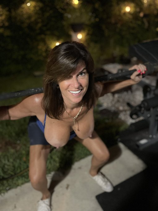 Topless squats tonight. https://t.co/0cE7vlgK1P<a href="/tag/bikini"class="tags"><span>#bikini</span></a><a href="/tag/milf"class="tags"><span>#milf</span></a><a href="/tag/retweet"class="tags"><span>#retweet</span></a><a href="/tag/themaryburke"class="tags"><span>#themaryburke</span></a>