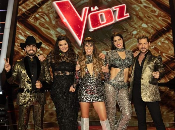 DBCoachFavorito's tweet photo. Y hasta aquí #LaVozAzteca! Gracias a todos los que lo han hecho posible y en especial a nuestro coach favorito @davidbisbal por transmitirnos su amor por la música! Felicidades a Fátima Elizondo, ganadora del equipo Yuridia! @LaVozTvAzteca #LaVozGranFinal https://t.co/V56U8Ya2bD