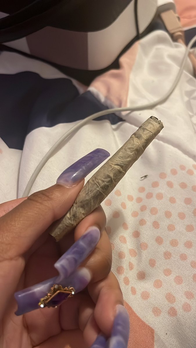 curlymarrrr's tweet photo. @Uno1K_ @bxbyyhxrii #pearled π§πΎββοΈ https://t.co/uPDqnW5zBK