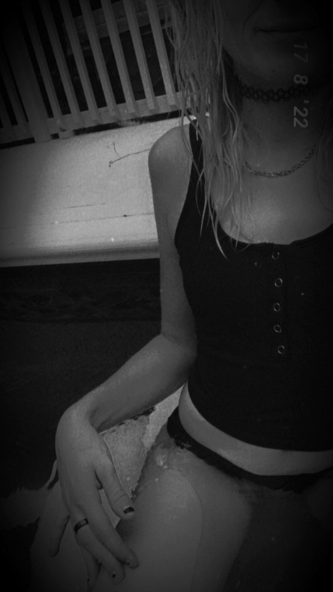 AvaRae001's tweet photo. Rub a dub dub .. in a pool not a tub. 🤣 #swimmingpool #content #anime #trending #nomorelockeddoors #thisiswhyihavenofriends #newpicwhodis #georgiaheat #georgia https://t.co/RegxGKOkDK