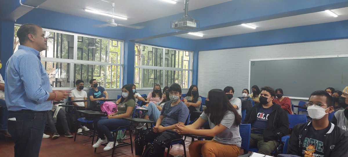 mauricioruizo's tweet photo. Tuve la oportunidad de compartir mi experiencia como legislador y dirigente de #Morena con estudiantes de la #PrepaSur, también les expliqué en qué consiste la Política de Gobierno de la #4T.
Los jóvenes no son el futuro, son el presente y los necesitamos en la vida política. https://t.co/ByYLY5Tai3