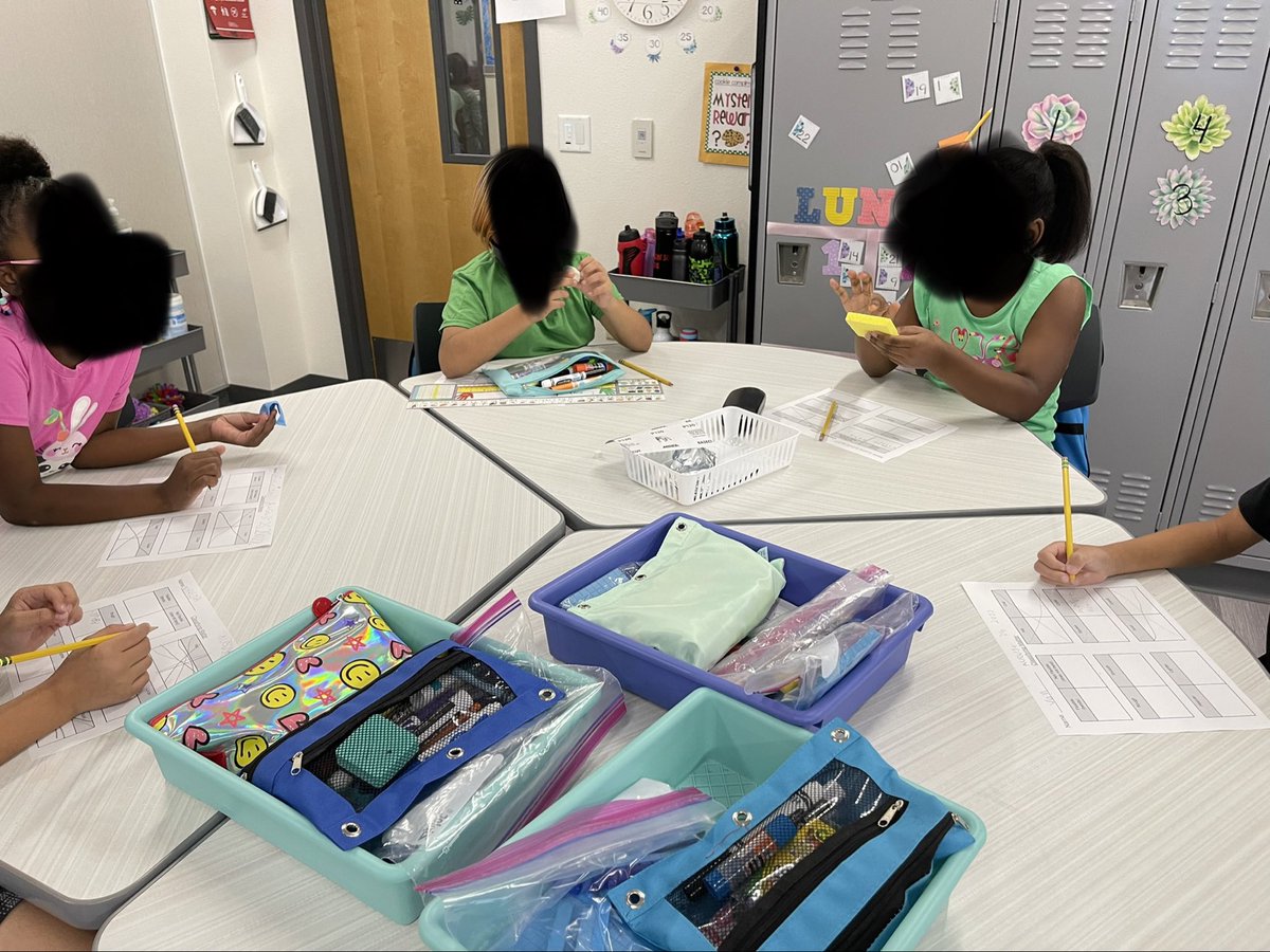 HensleeCasey's tweet photo. Classifying matter based on it’s physical properties #LISDscience @SouthridgeES #iteachsecond https://t.co/Q254IVo37J