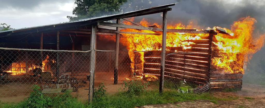 No se permitirán  estructuras de ninguna naturaleza que sirvan de plataforma al narcotráfico, contrabando, minería ilegal, otros. En labores de patrullaje FANB destruye campamento TANCOL en el municipio Casacoima, estado Delta Amacuro.