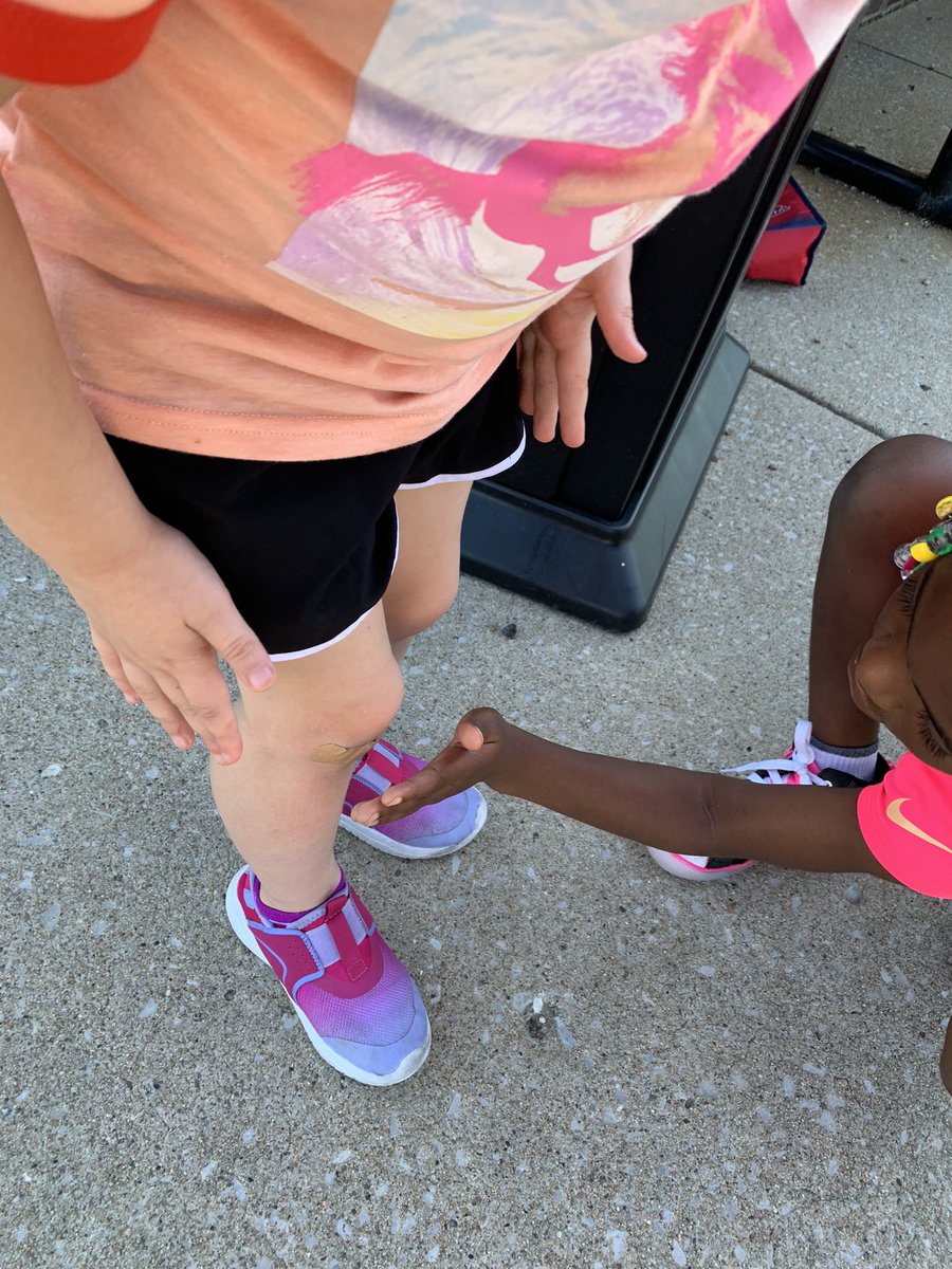 chskyhawk's tweet photo. A friend in need of a Band-Aid at recess gets plenty of love and attention from a classmate. https://t.co/Y7pLKtZwrL