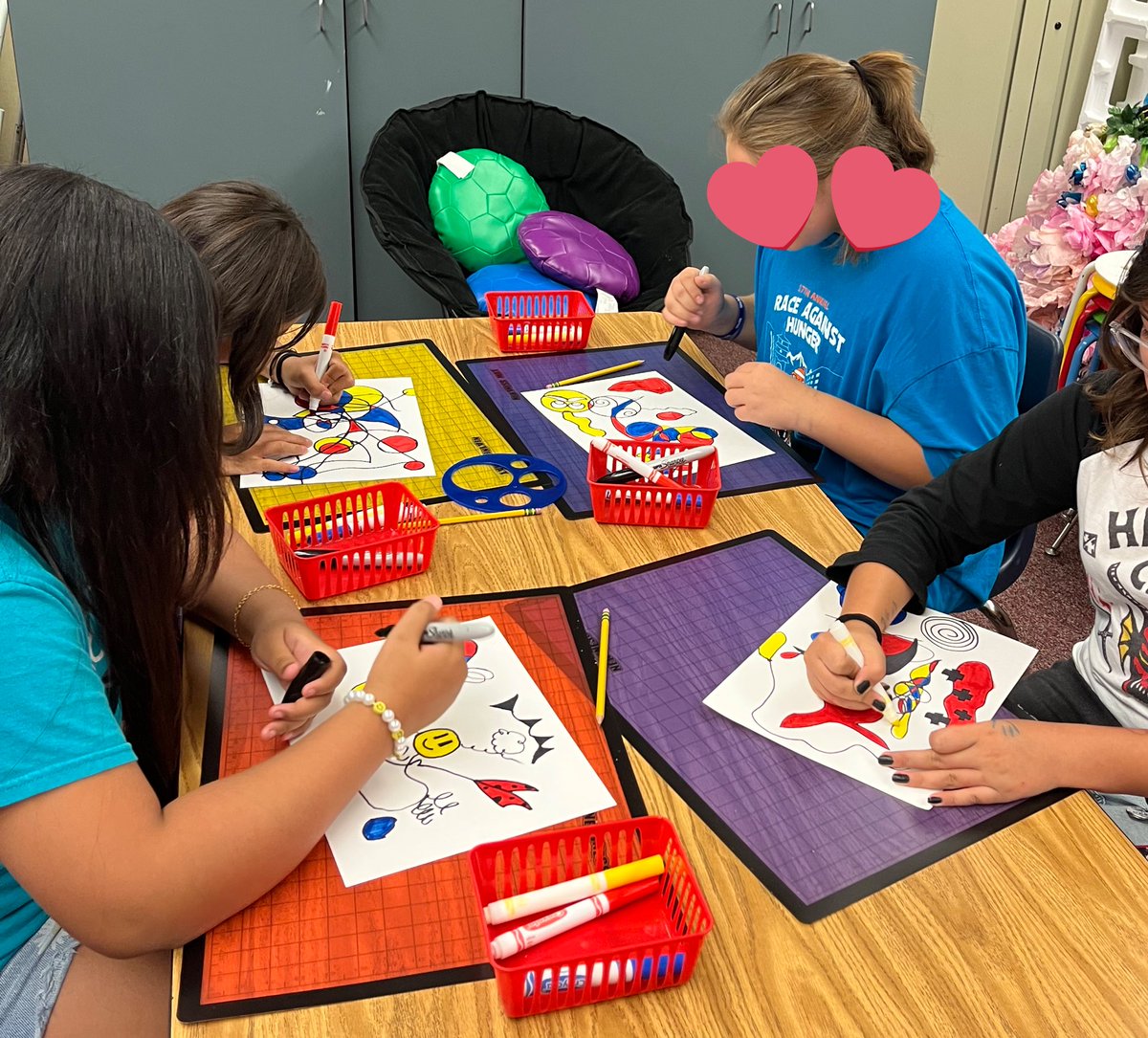 Mrs. Irvine’s 6th graders created some wonderful pieces of art in the style of Alexander Calder using markers in only primary colors and black. Love what these creative geniuses come up with! #LinwoodLeads #VisaliaUSD