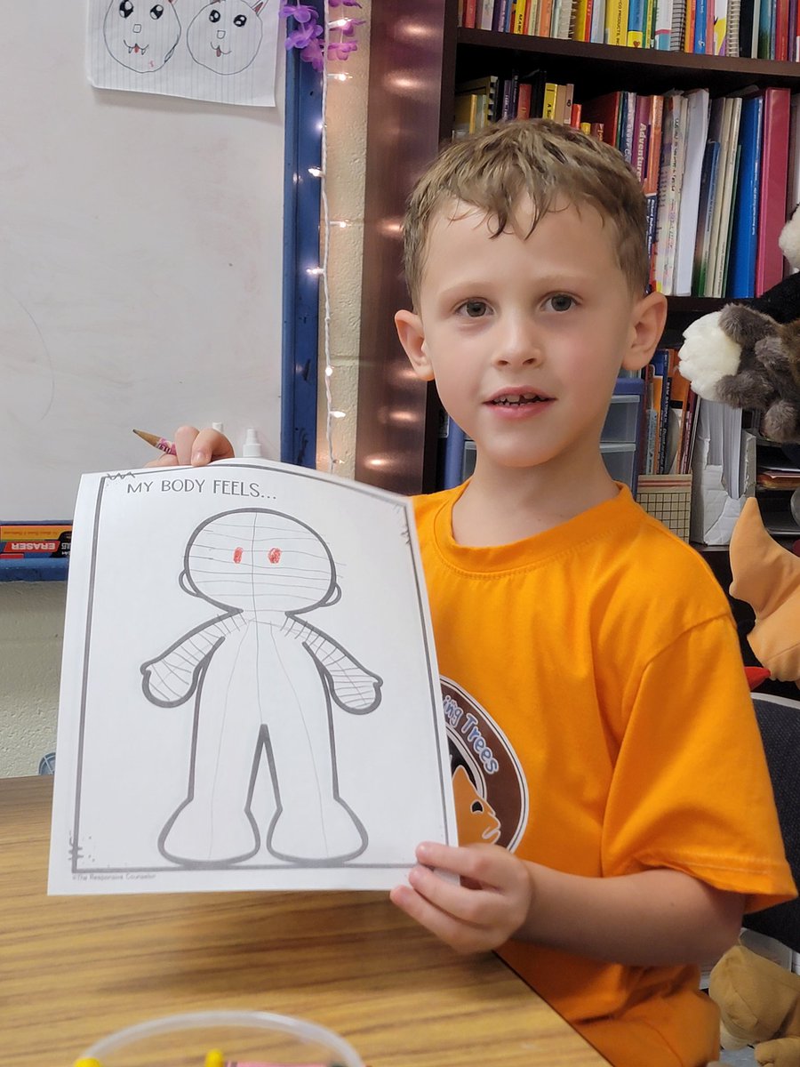 EGMScounseling's tweet photo. Today in group we drew how our bodies feel when we are happy vs angry. We are working on identifying how our body feels with different emotions and what that looks like! @eastfieldglobal @_Marleys_World @cutiekel01 @LindseyPioch #1stgraders #selgroups #Emotions https://t.co/UQC8DOX1FV