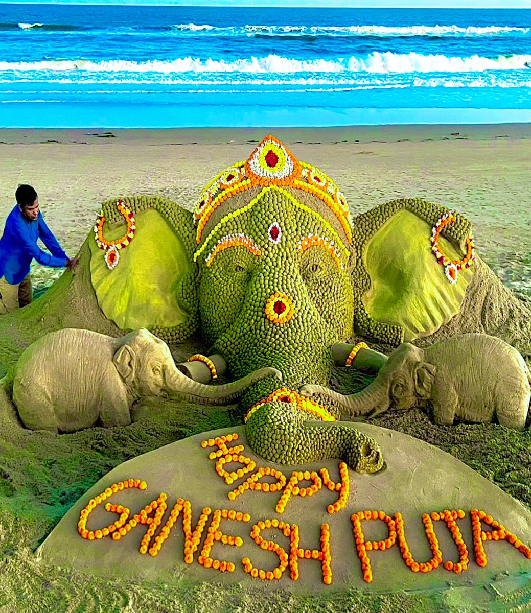 sudarsansand's tweet photo. Happy #GaneshChaturthi .My SandArt of Lord Ganesh by using 3,425 sand ladoos and Some Flowers at Puri beach in Odisha . https://t.co/BGIuuMqESF