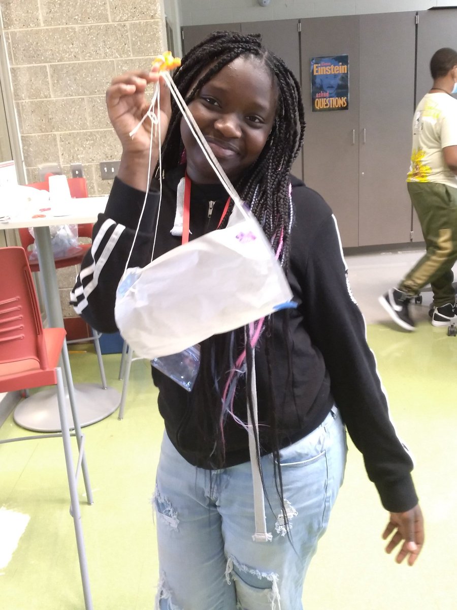sonray10's tweet photo. @HSdist157 Ss work against gravity as they build and drop parachutes with plastic figures! Safely landing eggs next!! @johnnybschool https://t.co/mJSCkfca9w