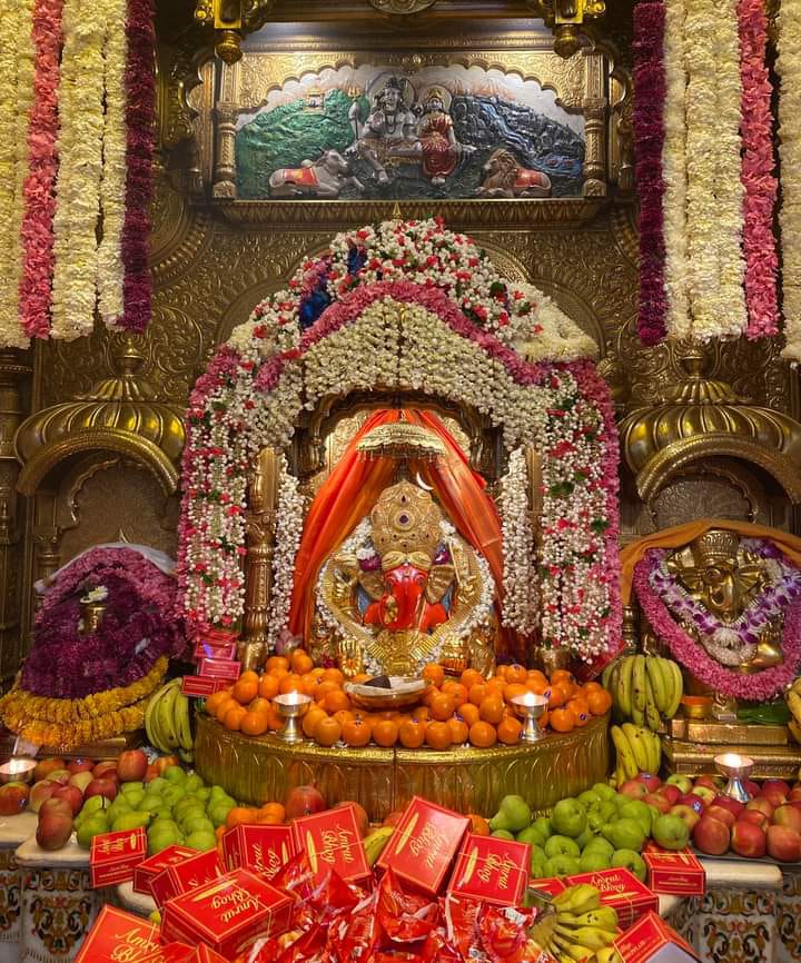 12Jyotirling's tweet photo. श्री सिद्धिविनायक गणेश जी का मंगला आरती दर्शन प्रभादेवी मुंबई महाराष्ट्र से 31.08.2022 https://t.co/cdTv3S2itl