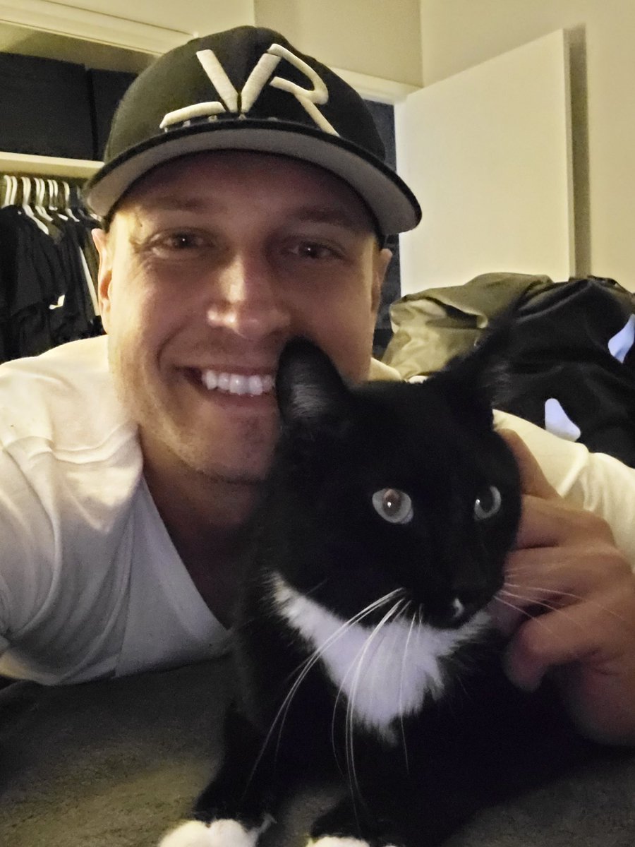 LMNOPEW's tweet photo. We are MF back! 🥲😘🙏🤙

Been a crazy summer and I've missed the shit out of you guys! 🥰 First stream in a while let's see if we still know what we're doing 😅 Come catch up and vibe 🍻 Live MEOW 🐈‍⬛ https://t.co/GnMpxaszDc 

#stray #wereback #pewcrew https://t.co/ki1mh2ZBDC