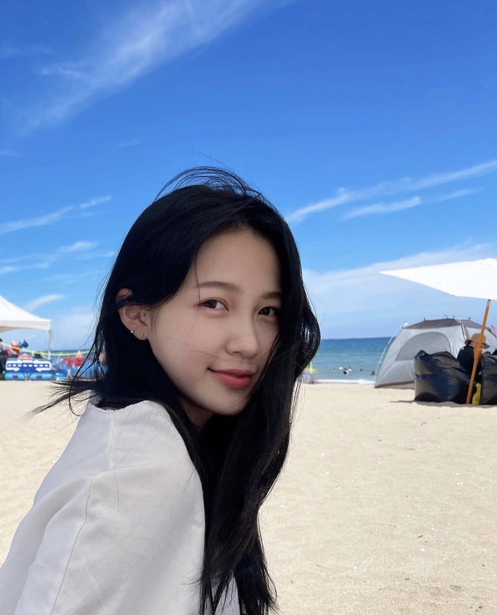 📸 30.08.22 — Sohee (eomsoheee__e) update on Instagram.

"The last sea of August🌊🏖"

#ICHILLIN #아이칠린 #SOHEE #소희 <a href="/ichillin_km/">ICHILLIN' OFFICIAL</a>