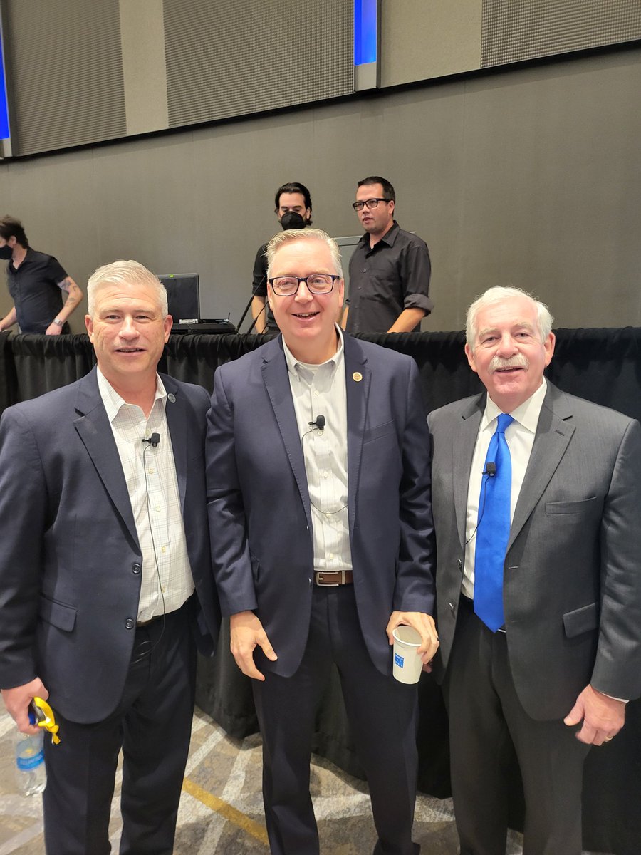 wmkehoe61's tweet photo. #NASDAnnual #Seattle honored to be on a panel with distiguished #CIO's NC, Jim Weaver and AZ, JR Sloan #cybersecurity #cloud #data #broadband @NASCIO @WaTechGov https://t.co/P2kHJZUiZ2