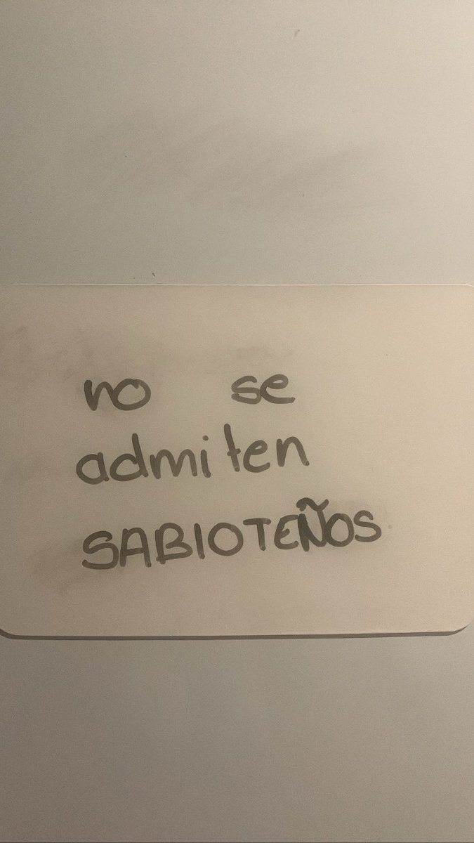 ncxatl's tweet photo. @comidroni Cartel pa la puerta de la pompa https://t.co/fAlKFPqCo7