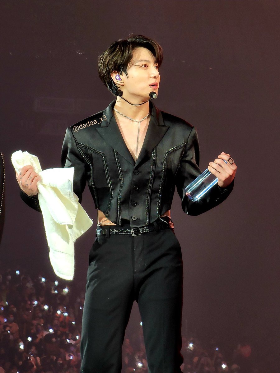 vminbygcf's tweet photo. “ele é tão bonito que parece mentira” versão jeon jungkook; a thread https://t.co/PkVB88GunA