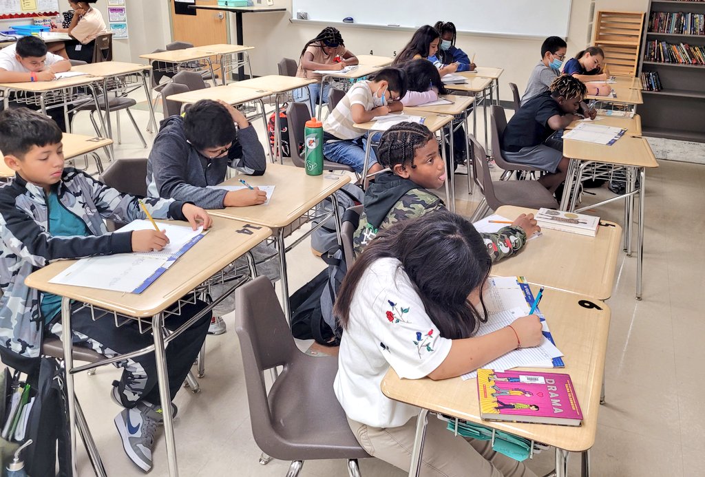 Ppal_Jbaldwin's tweet photo. Enjoyed working with a 6th grade homeroom on #AVID strategies. So proud of my @RodeoPalms Razorbacks. #quickwrites #turnandtalk #7steps @AlvinISD_EL @RpjhELA https://t.co/HRYs6Mti0h