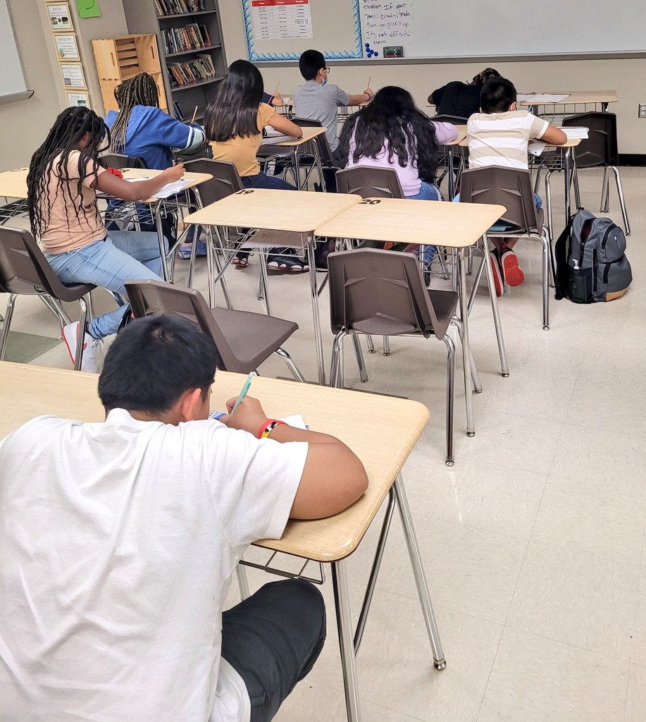 Ppal_Jbaldwin's tweet photo. Enjoyed working with a 6th grade homeroom on #AVID strategies. So proud of my @RodeoPalms Razorbacks. #quickwrites #turnandtalk #7steps @AlvinISD_EL @RpjhELA https://t.co/HRYs6Mti0h