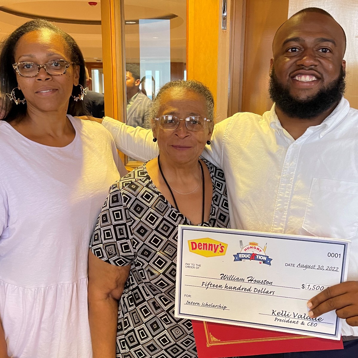 Congratulations to our nine Denny's interns who each earned a $1,500 scholarship from the dining chain's Hungry for Education program. Full story: fal.cn/3rtyJ #uscupstate #reimagineupstate #dennys #hungerforeducation #dennysinternships <a href="/DennysDiner/">Denny’s</a>