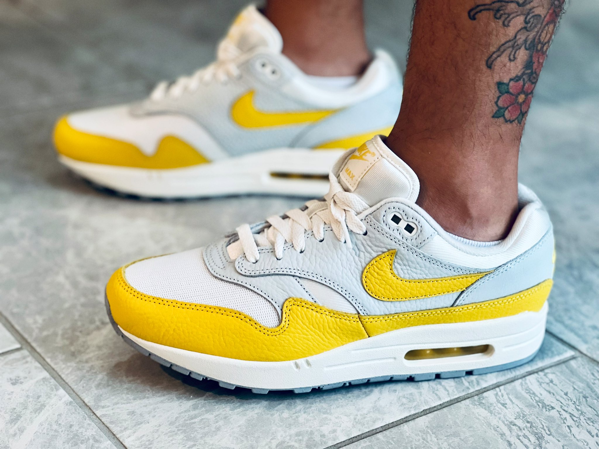 Nike air max 1 hotsell tour yellow