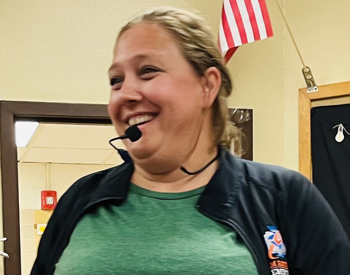 ALZ_Rockets's tweet photo. Rayburn teachers using their back to school gifts! Voice Amplifiers! @Rockets120 #teaching https://t.co/aicqNXgr3t