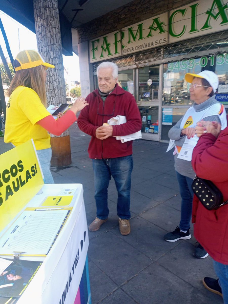 ProLaTabladaok's tweet photo. Hoy estuvimos en Av. Crovara y Acevedo juntando firmas y hablando con los vecinos, nos une la convicción de un futuro mejor para La Matanza.
#EducaciónServicioEstratégicoEsencial
#VillaInsuperable
#LaTablada
#LaMatanza
#FinocchiaroEnLaMatanza
@alefinocchiaro
@cristianritondo https://t.co/feLZ5ZxxlL