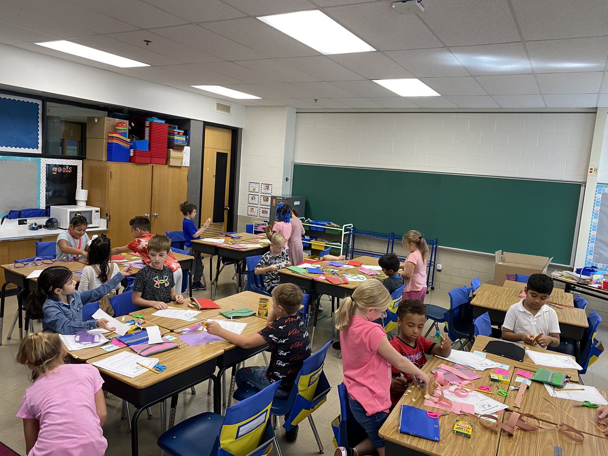 5th grade and 3rd grade Engineers using their STEM skills of problem-solving,critical thinking, teamwork, and communication to build the longest paper chain! I was so proud of the great teamwork I witnessed today!! #TogetherWeSoar