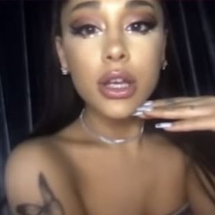 gainarainafans's tweet photo. i just think that ariana grande https://t.co/3JJNS31fP3
