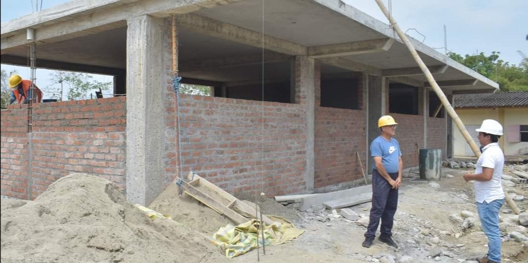 Construcción de bloque de Aulas y juegos recreativos para la Escuela Segundo Cueva Celi del distrito 19D02 CCNP-E obra que se ejecuta bajo convenio entre el GAD de Paquisha y Coordinación Zonal 7 presenta un 80% de avance.
<a href="/camiloaep/">Camilo Espinosa</a> <a href="/EducacionZ7_Ec/">Educación Zona 7</a>