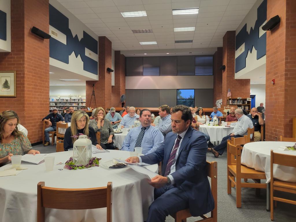 jenlynchalt's tweet photo. We had a great time at the First Annual Community Partner Dinner at CWHS. Our students and staff really put on a great event. Big shout out to @CWWelders and @cdubbballcoach for heading this up! @DCS_CTE @creekwoodhs @DLWeeks83 @rfaulkner9 @raylecomte https://t.co/3XAS983LpD