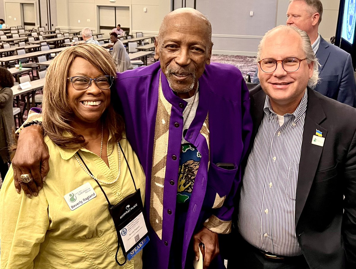 jeffbreedlove1's tweet photo. A privilege to meet my brother in recovery Lou Gossett, Jr at the Georgia School of Addiction Studies with my teammates from @Recovery_GCSA 

#garecovers #gsas2022 #gapol #recovery #georgia #hopedealers @theGAschool https://t.co/zPYORh7fVK