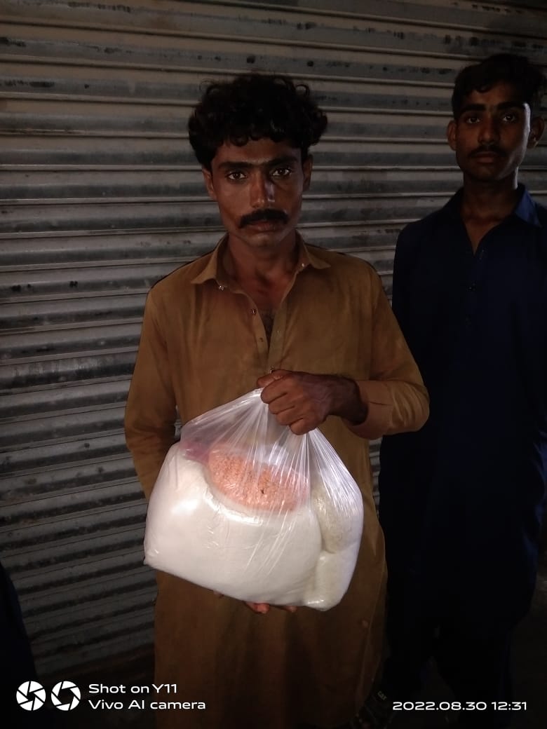 Khadijahjunejo's tweet photo. Alhamdullilah distributed 40 ration begs among 40 households in Deh Kuba of Digri, sindh. Please keep helping us generously for this Nobal cause.
#SindhNeedsDisasterRelief #Sindhfloods #SindhFlood2022 #mirpurkhas #digri #Sindh https://t.co/W9TUd7iaAX