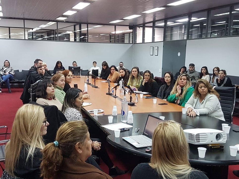 agrupcarp's tweet photo. Hoy comenzamos el ciclo de charlas sobre CONOCIMIENTO DE ÁREAS en la que participaron Mujeres y Jóvenes de las distintas Agrupaciones. 

En esta oportunidad fue la Comisión de Mujeres, Géneros y Diversidad del Club @riverplate @carpmujeresok 

¡Gracias por participar!
.
.
. https://t.co/koY4y7V0ZB