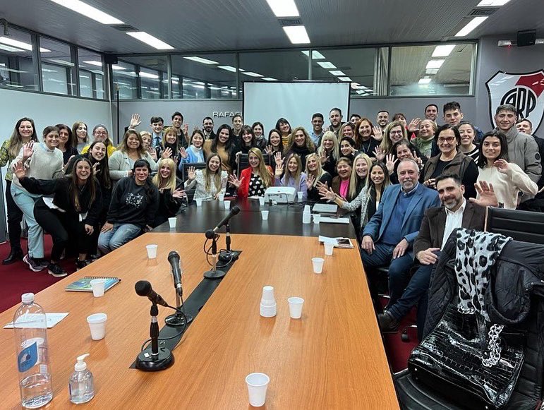 agrupcarp's tweet photo. Hoy comenzamos el ciclo de charlas sobre CONOCIMIENTO DE ÁREAS en la que participaron Mujeres y Jóvenes de las distintas Agrupaciones. 

En esta oportunidad fue la Comisión de Mujeres, Géneros y Diversidad del Club @riverplate @carpmujeresok 

¡Gracias por participar!
.
.
. https://t.co/koY4y7V0ZB