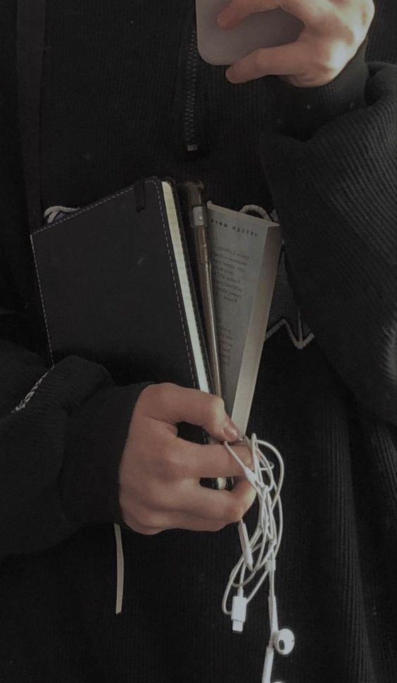 voidpsi's tweet image. ヅ #studytwt #studytwtbr 

oii gente 

▾ sou novo aqui
▾ victor, 21y
▾ ele/dele
▾ estudante de psicologia 
▾ pt-br/inglês
▾ tentando ao máximo ser produtivo

∞ mutuals!