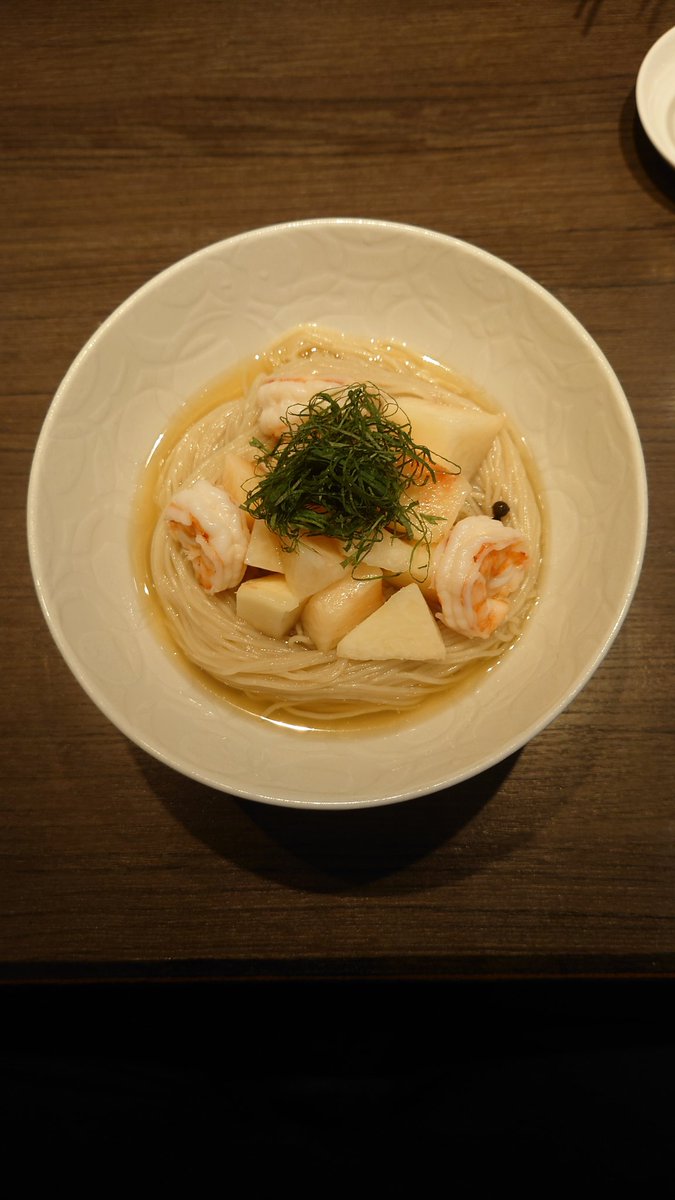 桃の冷やしらぁ麺。朝、開店前から並んでいた七人全員頼んでた。今年は一週間だから知ってる人は頼んじゃうよね
#ラーメン #ラーメン博物館 #新横浜ラーメン博物館 #ラー博倶楽部 #ラー博 #ラーメン大好き #ramen #支那そばや
#桃の冷やしらぁ麺